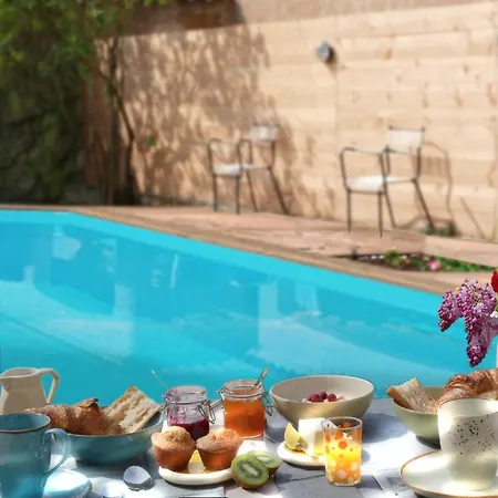Maison Du Figuier Bed and Breakfast 2*