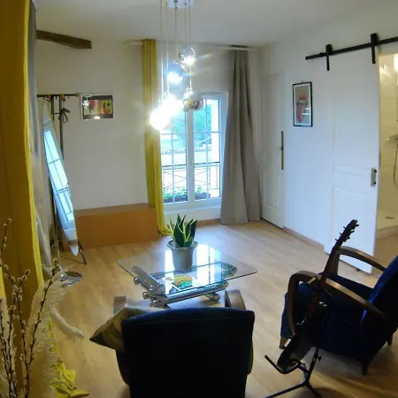 Maison Du Figuier فندق مبيت وإفطار Lancié